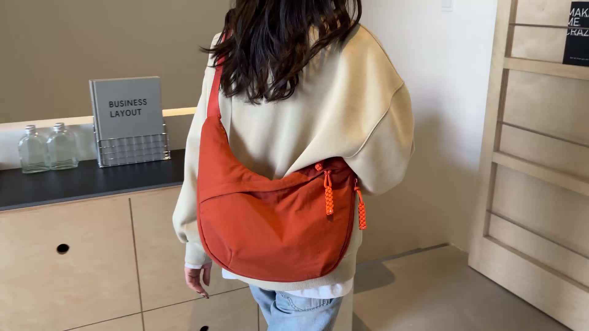 [Large Capacity Crossbody Dumpling Bag] 1pc Elegant Women's Crossbody Dumpling Bag - Versatile Casual Shoulder Backpack, Large Capacity, Lightweight, Solid Color (Army Green/Ginger Yellow/Gray/), Nylon Material with Tassel De WardBoyzPROShop