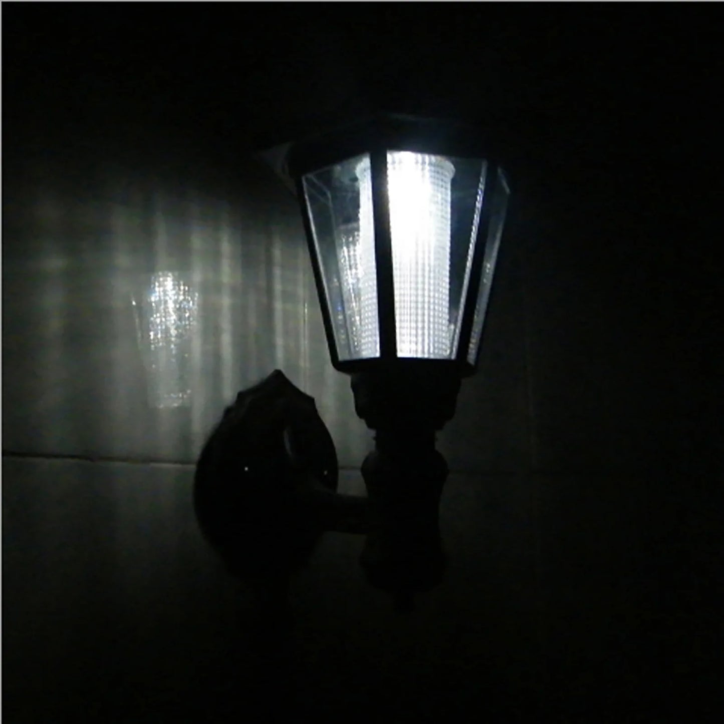 Solar Garden Step Fence Light Waterproof LED Solar Night Lights Suitable for Pathway Drainage Ditches