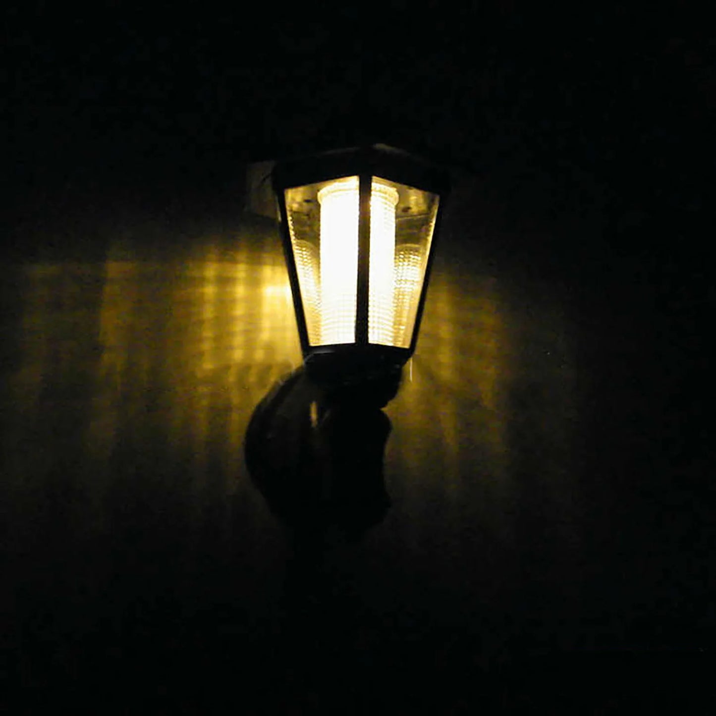 Solar Garden Step Fence Light Waterproof LED Solar Night Lights Suitable for Pathway Drainage Ditches