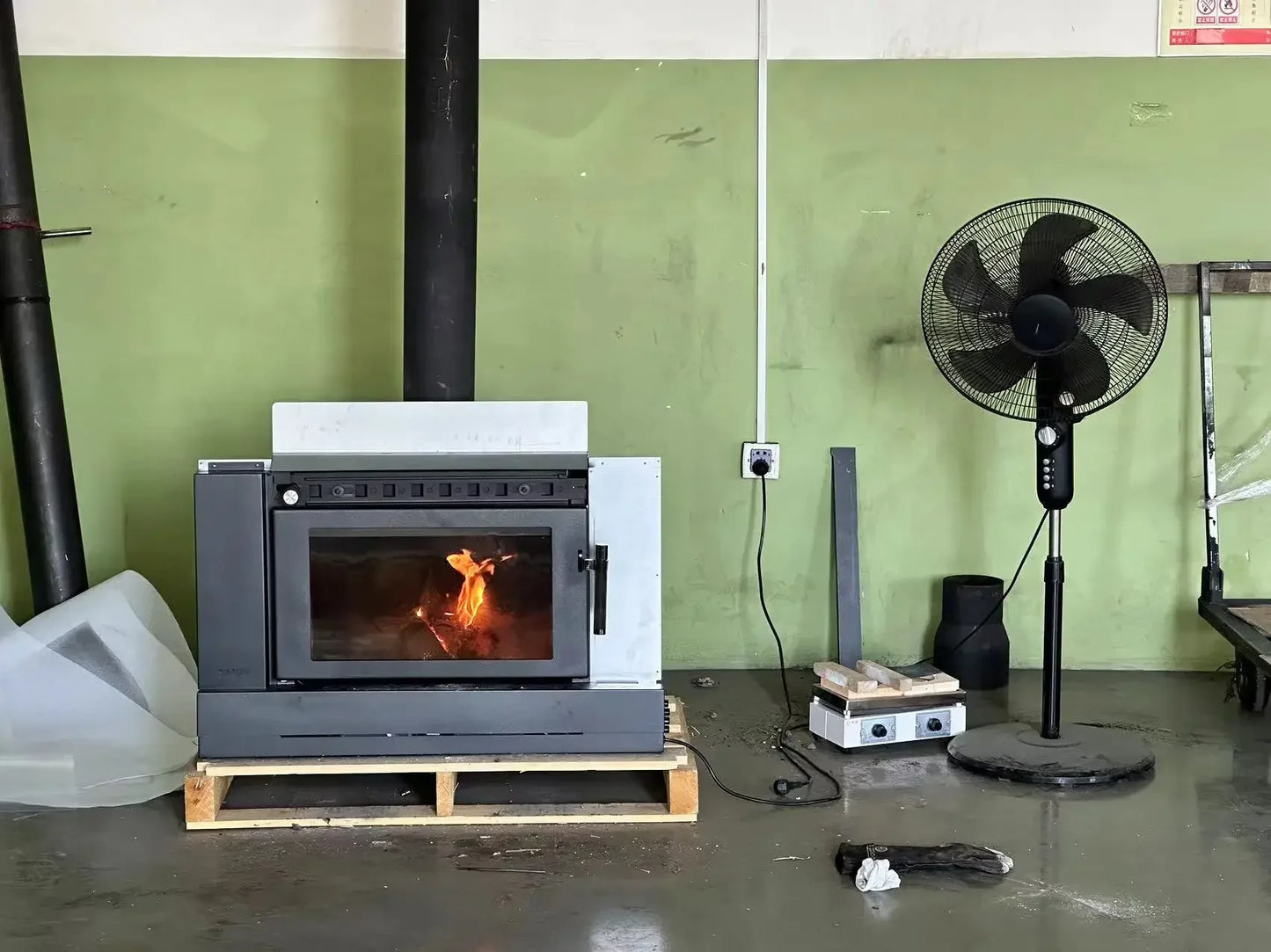 【Best-selling】10kW Automatic Modern Indoor Wood Burner Biomass Pellet Stove Central Water Heating Free-standing for Home Firepla